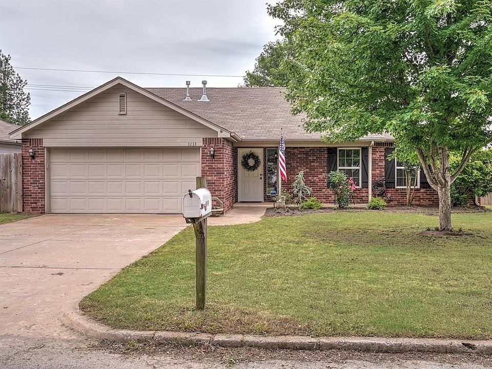 1st image of 3233 S 217th Ave
