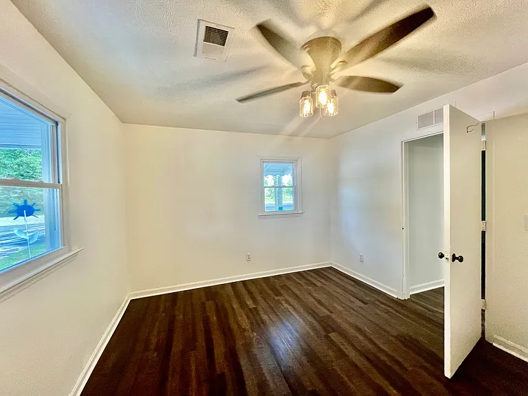 1445 S Walnut St — Photo 16