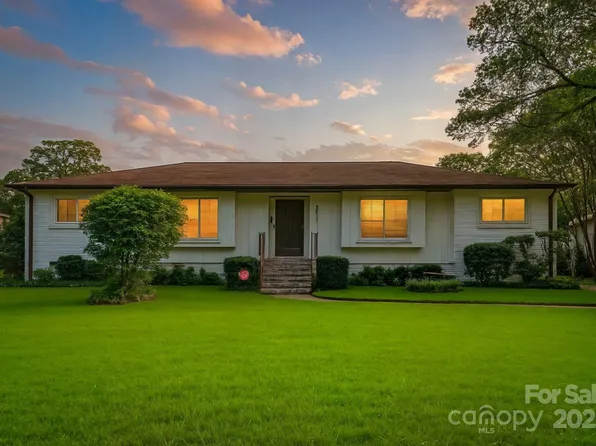 4515 Carriage Drive Cir, Charlotte, NC 28205