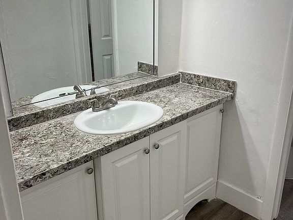 4th image of 16135 NE 19th Ct