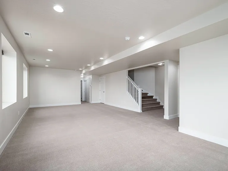 711 N Summit Dr — Photo 12