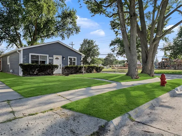 1108 E Goulson Ave, Hazel Park, MI 48030