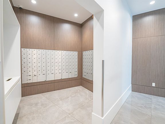 4th image of 5508 Hollybridge Way #708
