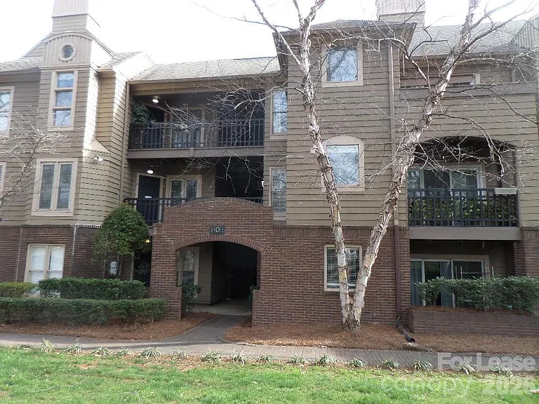 1109 E Morehead St #10 — Photo 1