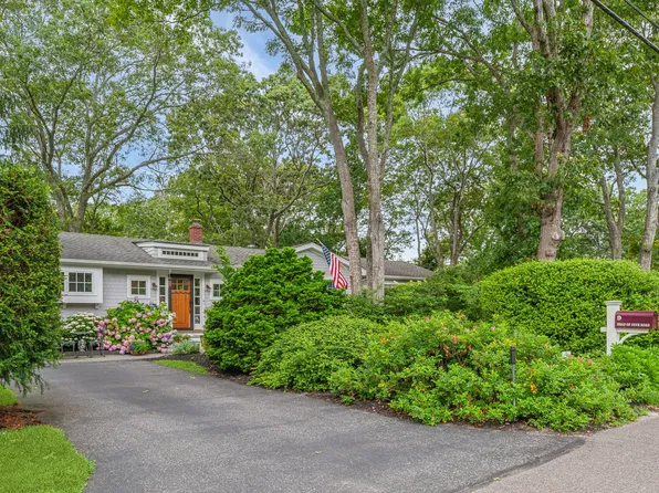 9 Head Of Cove Rd, Hampton Bays, NY 11946