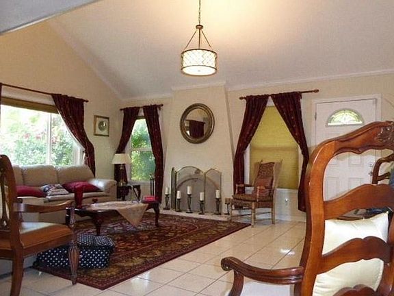 4th image of 27829 Rosamond Dr