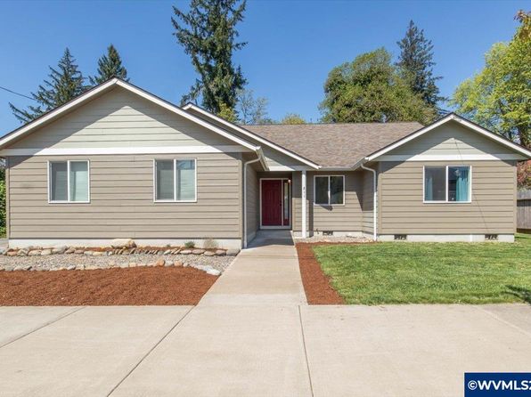 211 SW Broadway St, Mill City, OR 97360
