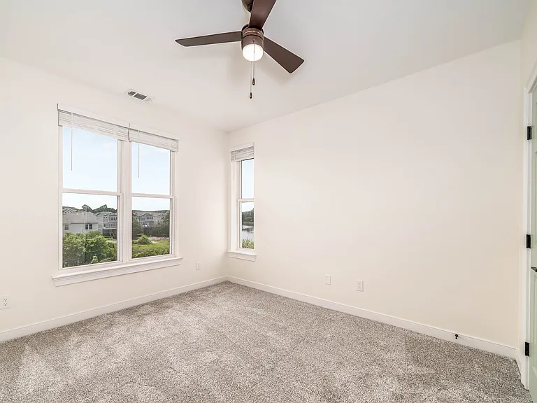 2221 Pretty Lake Ave — Photo 18