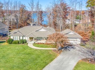 677 Park Way Ave, Moneta, VA 24121