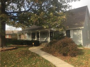 1502 NE Continental Cir, Lees Summit, MO 64086
