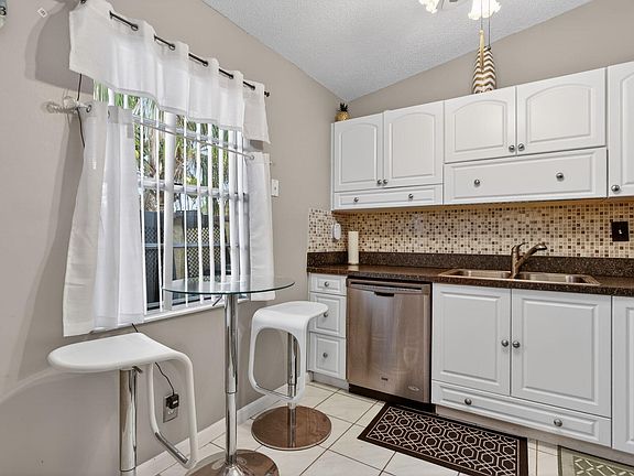 5th image of 540 NW 43rd Street
