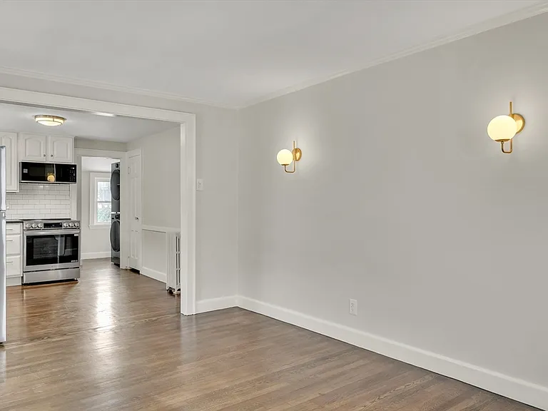 19 Fairview Ave #B — Photo 6