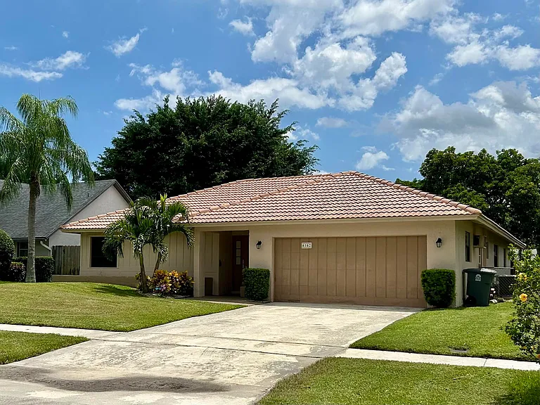 6162 Amberwoods Dr — Photo 3