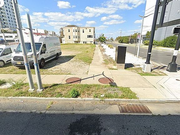 5th image of 501 Oriental Ave