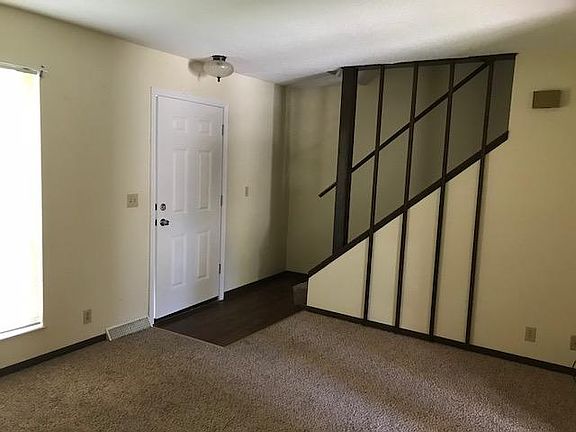 3rd image of 6880 Wagoner Dr APT 4