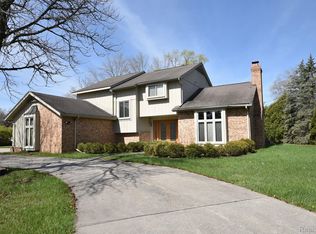 5824 Dunmore Dr, West Bloomfield, MI 48322
