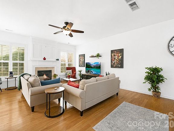 3rd image of 9805 Carson Whitley Ave