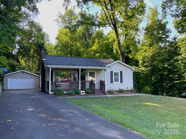 517 Stowe Dr, Lowell, NC 28098