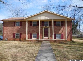 4426 McClain Ln NW, Huntsville, AL 35810