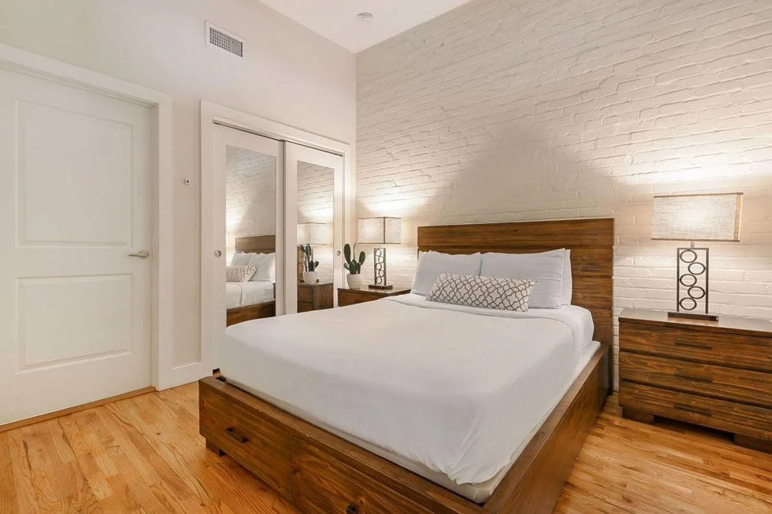 1 bed, 1.0 bath, 645 sqft, $2,470 — Photo 2