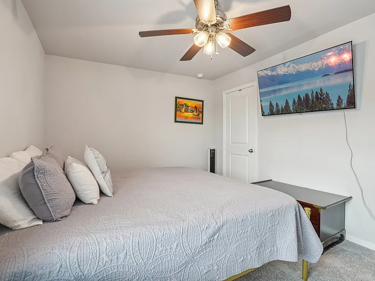 8915 Portobello Way — Photo 38