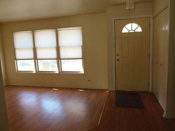 4th image of 305 Westbury Ct