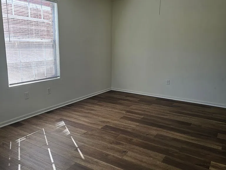1036 Kingshighway St — Photo 6