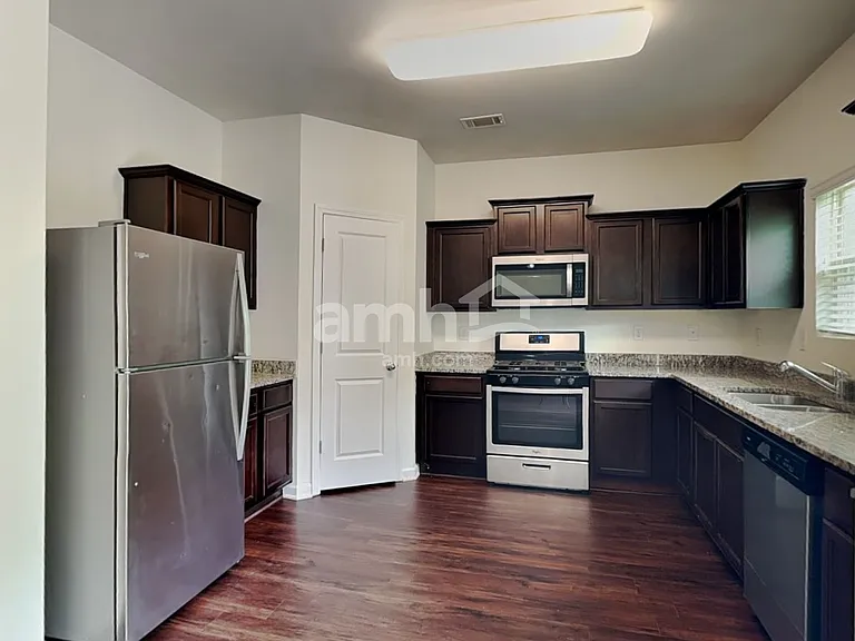 350 Scotland Dr — Photo 3