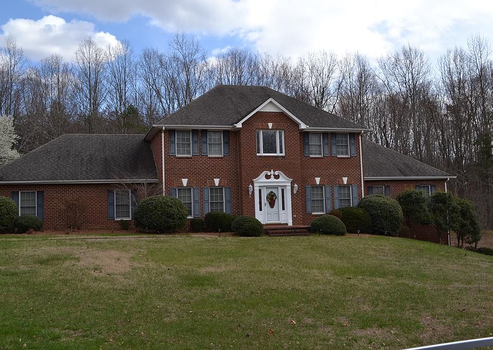 1st image of 365 Sycamore Cir