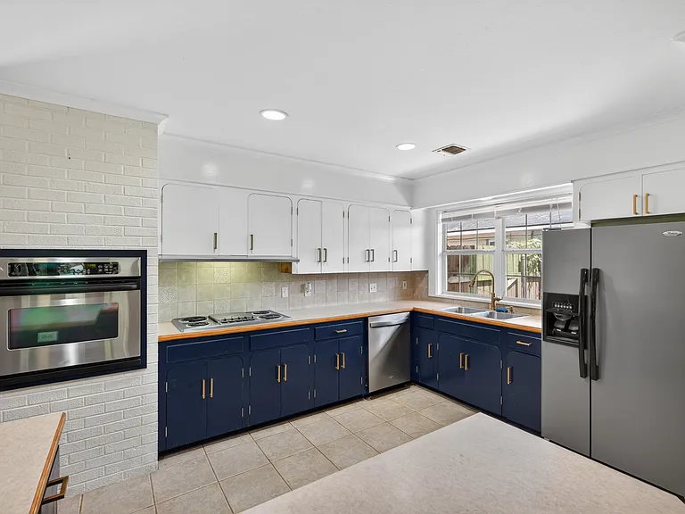 1911 Bermuda St — Photo 10