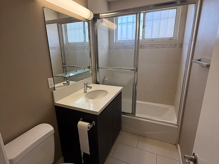 1123 W 37th Dr #3 — Photo 5