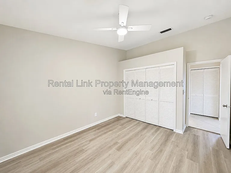 320 SW 3rd Pl #4 — Photo 17