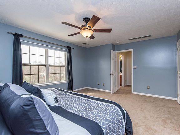 4th image of 124 Greenway Ln