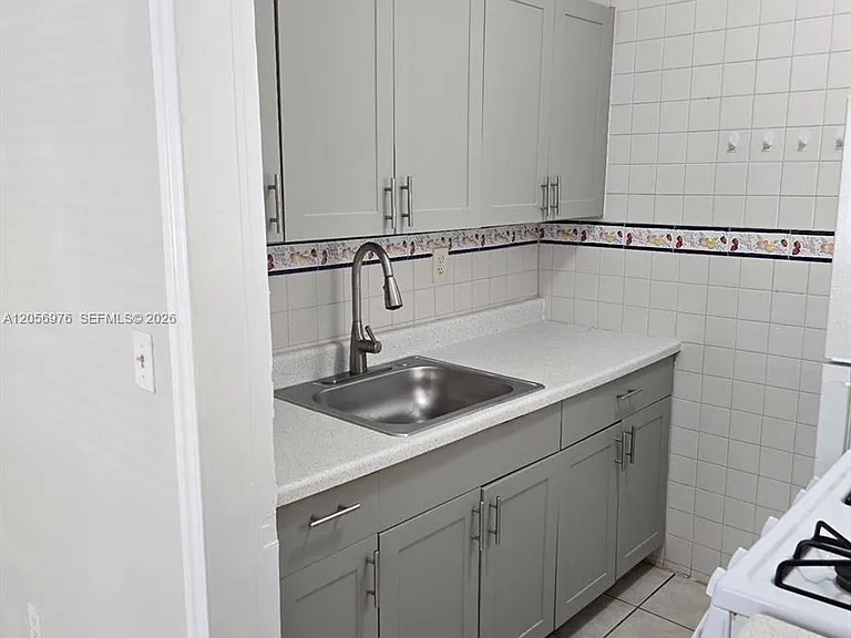 215 30th St #1 — Photo 6