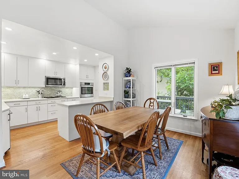 405 Underhill Pl — Photo 8