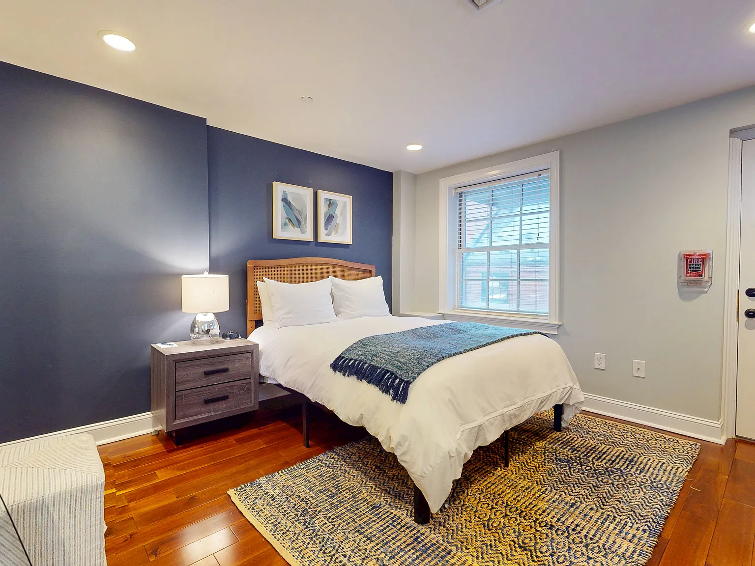 1 bed, 900 sqft, $6,300 — Photo 3