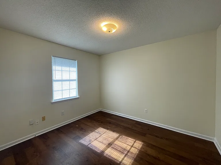 921 Pine Cone Cir — Photo 6