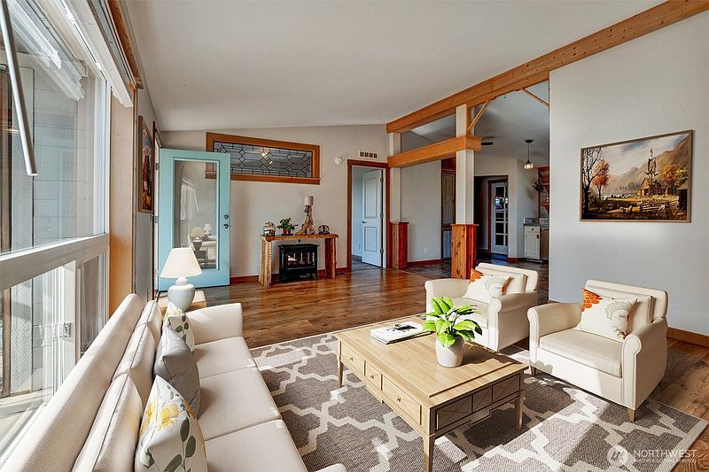 4th image of 520 75th Avenue SE