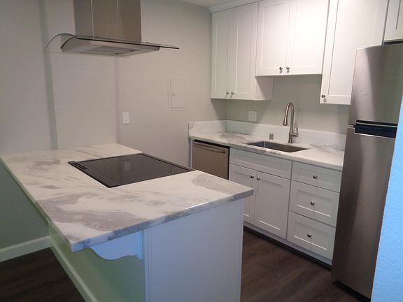 2nd image of 2300 G St APT 4