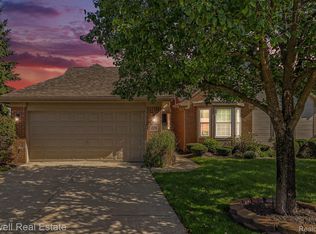 276 Shore Brook Ln, Walled Lake, MI 48390