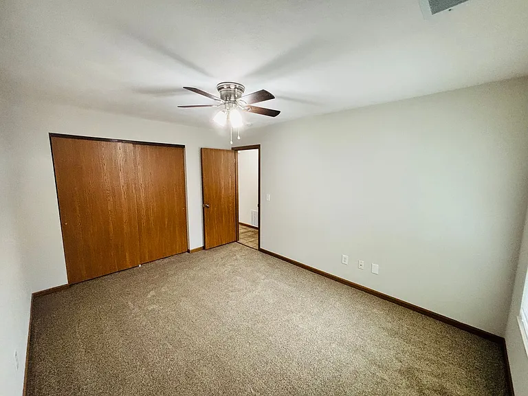 Shadow Ridge Apartments — Photo 41