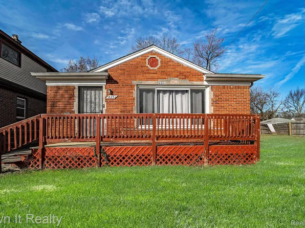 8251 Artesian St, Detroit, MI 48228