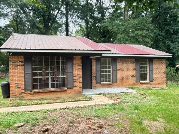 306 Willow St, Livingston, AL 35470