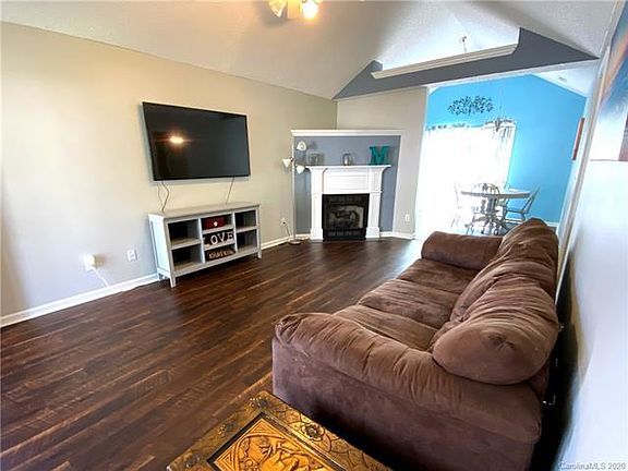 5th image of 2047 Mallard Creek Dr