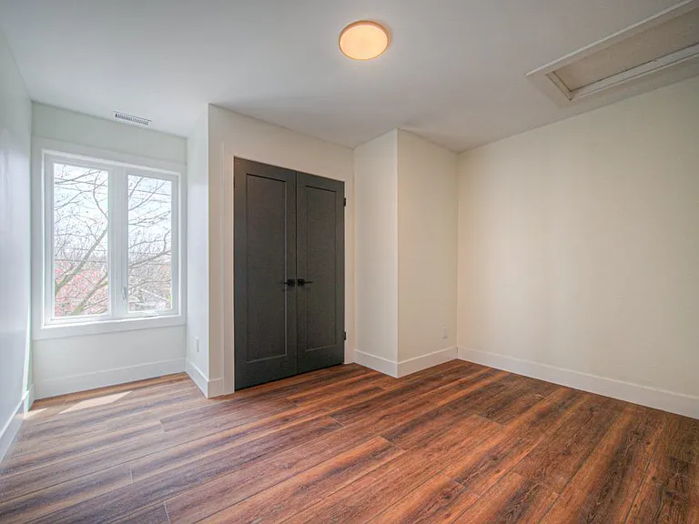 1 Bond St #3 — Photo 11