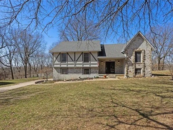 8420 Woodson Dr, Raytown, MO 64138