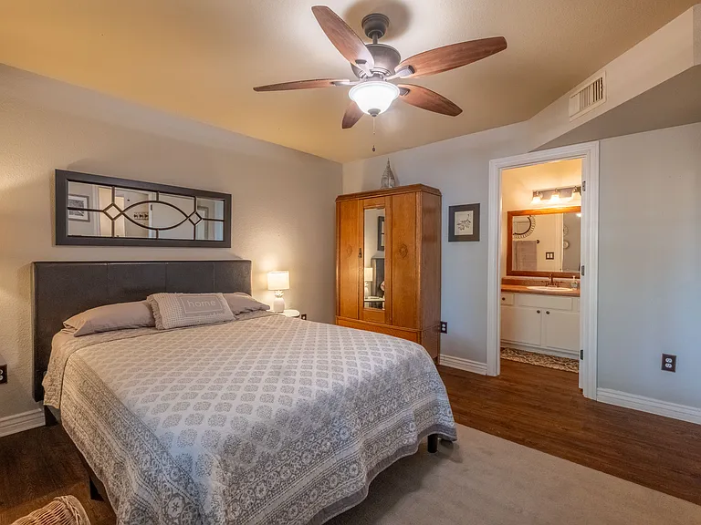 Bedroom Image 4