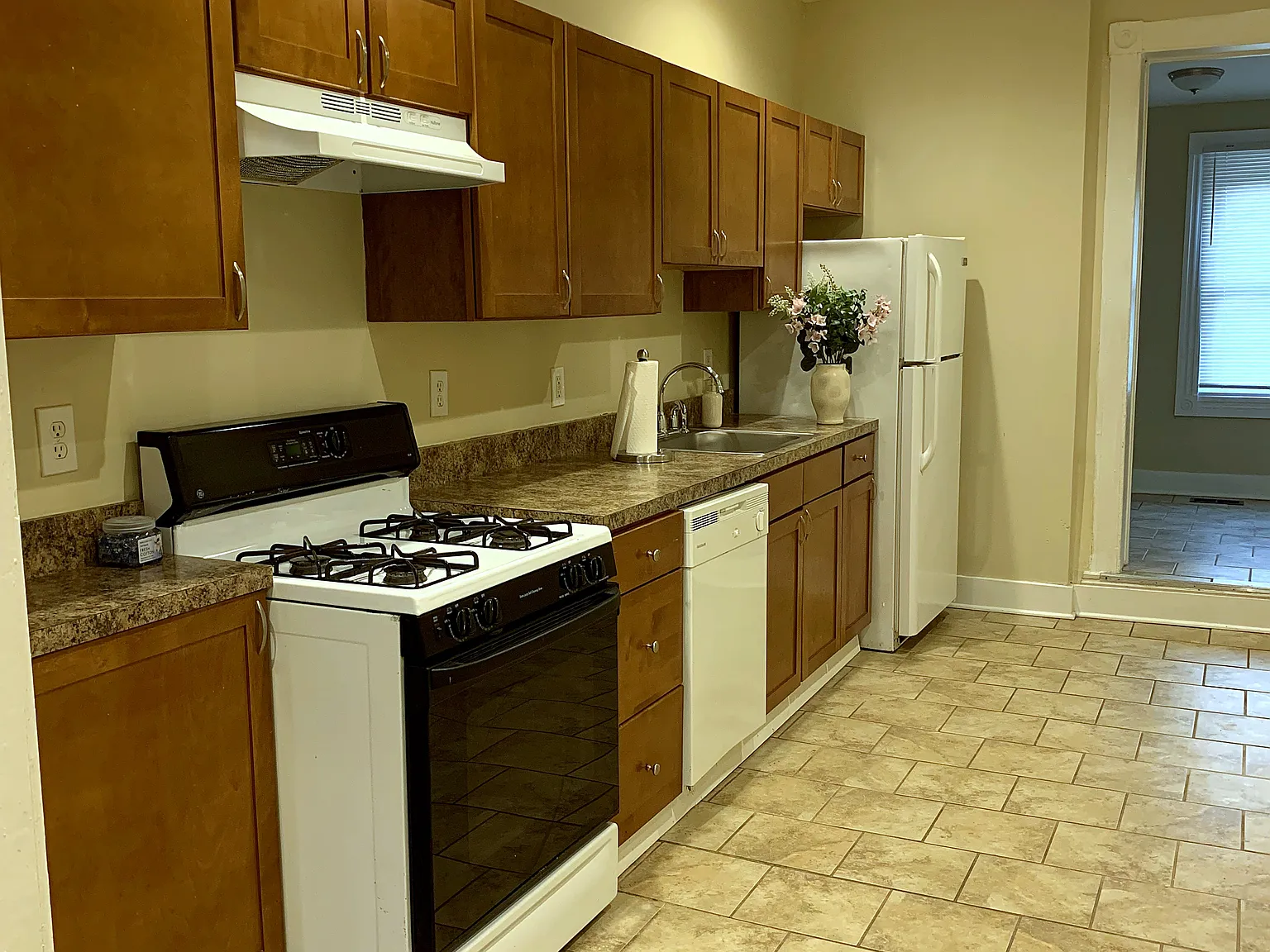 3 bed, 642 sqft, $1,600 — Photo 4