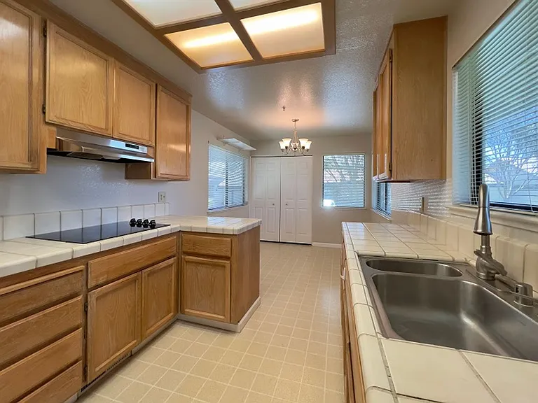 64 Fountain Grove Cir — Photo 12