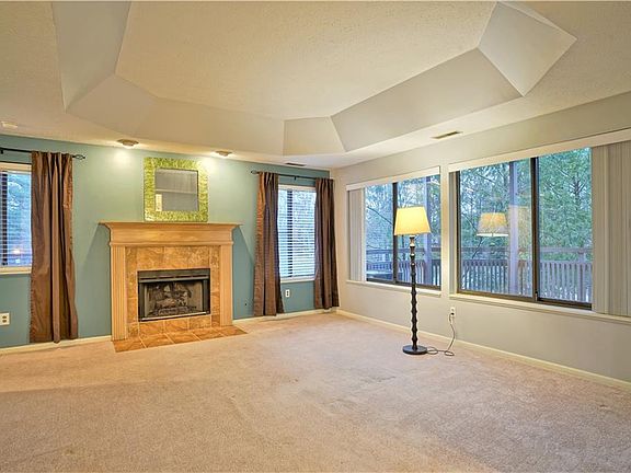 2nd image of 624 Meredith Ln